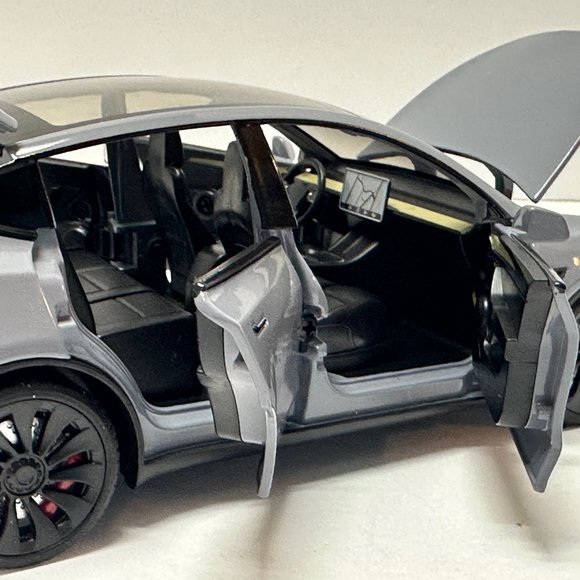 1:24 Tesla Model Y Diecast With Headlight & Taillight LED Gray - Picture 7 of 10